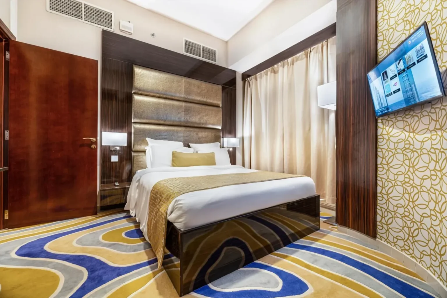 Bedroom of the One Bedroom Standard Suite at Gevora Hotel Dubai